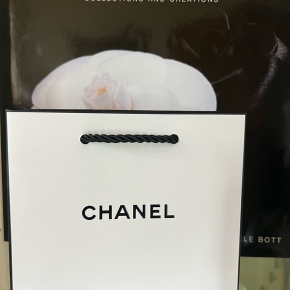 Chanel Small Shopping Bag White/Black - Picture 2 of 4